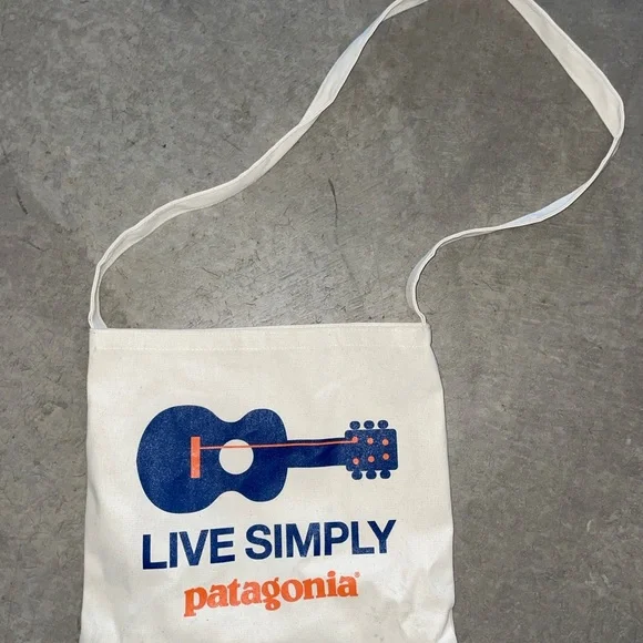 Patagonia Cream Tote with Blue Guitar Design - Picture 2 of 6